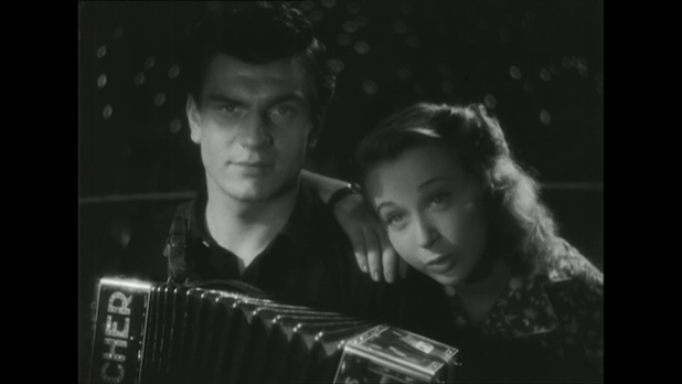 Henry Vidal et Huguette Faget dans Montmartre sur Seine (1941) de Georges Lacombe