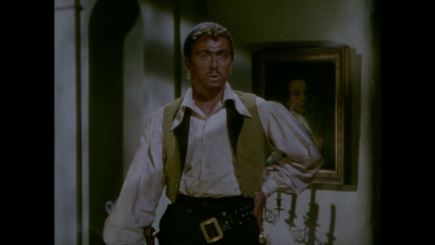 Maxwell Reed dans le film d'aventures et d'espionnage Sea devils (La belle espionne, 1953) de Raoul Walsh