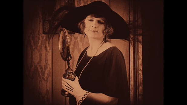 Maud Tiller dans le film muet Vent debout (1923) de René Leprince