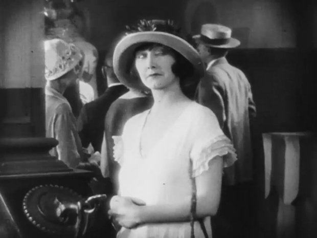 Mae Busch dans The unholy three (Le club des trois, 1925) de Tod Browning