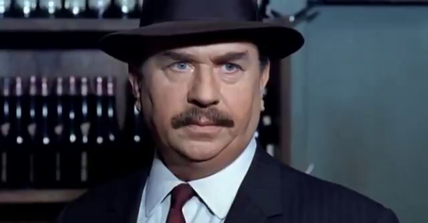 Gino Cervi dans le film policier franco-italien Maigret a Pigalle (Maigret à Pigalle, 1966) de Mario Landi