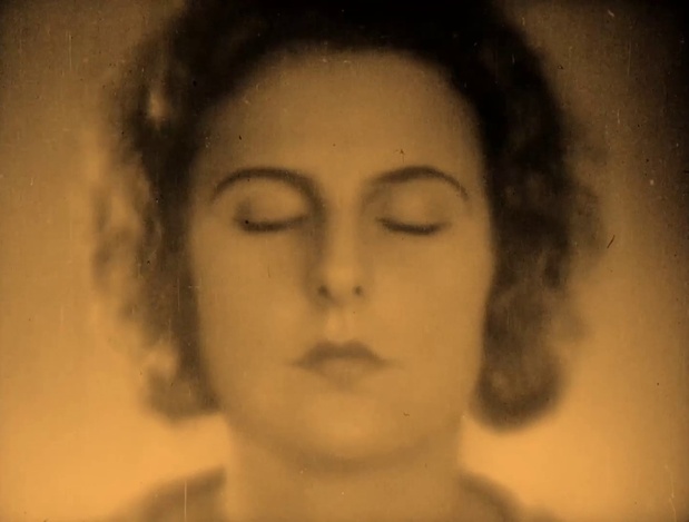 Leni Riefenstahl dans le film muet allemand Der heilige berg (La montagne sacrée, 1926) d'Arnold Fanck