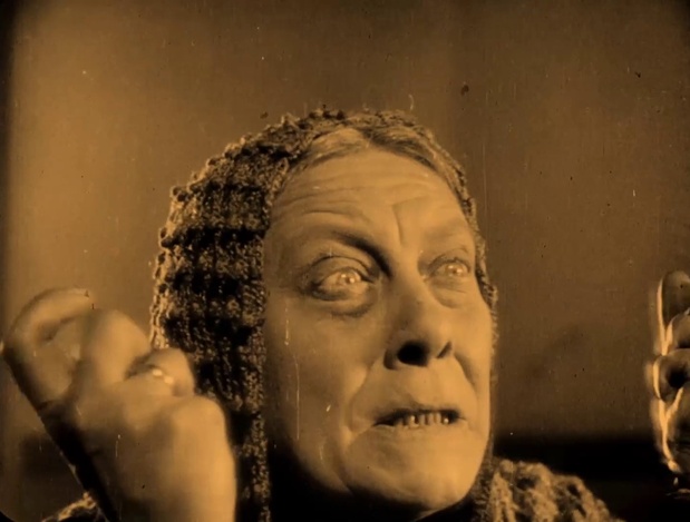 Frida Richard dans le film muet allemand Der heilige berg (La montagne sacrée, 1926) d'Arnold Fanck