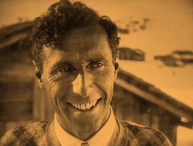 Hannes Schneider dans le film muet de montagne Der heilige berg (La montagne sacrée, 1926) d'Arnold Fanck