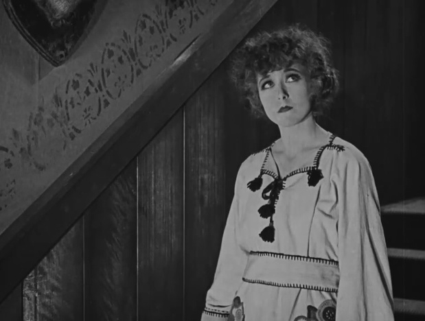 La comédienne Francellia Billington dans le film Blind husbands (La loi des montagnes, 1919) d'Erich von Stroheim