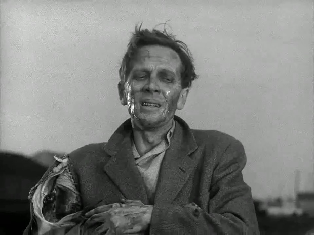 Richard Wordsworth dans The Quatermass Xperiment (Le monstre, 1955) de Val Guest