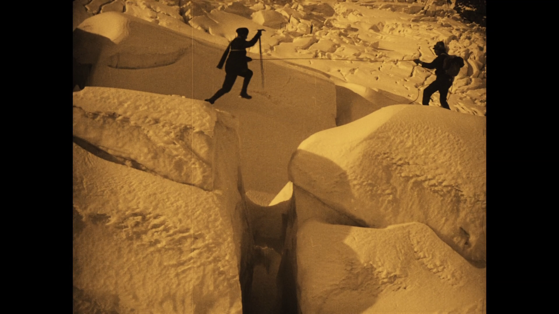 Image du documentaire allemand Im Kampf mit dem Berge (A l'assaut de la montagne, 1921) d'Arnold Fanck