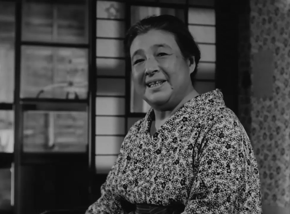 L'actrice Chieko Higashiyama dans le film 東京物語 (Voyage à Tokyo, 1953) de 小津 安二郎 (Yasujirō Ozu)