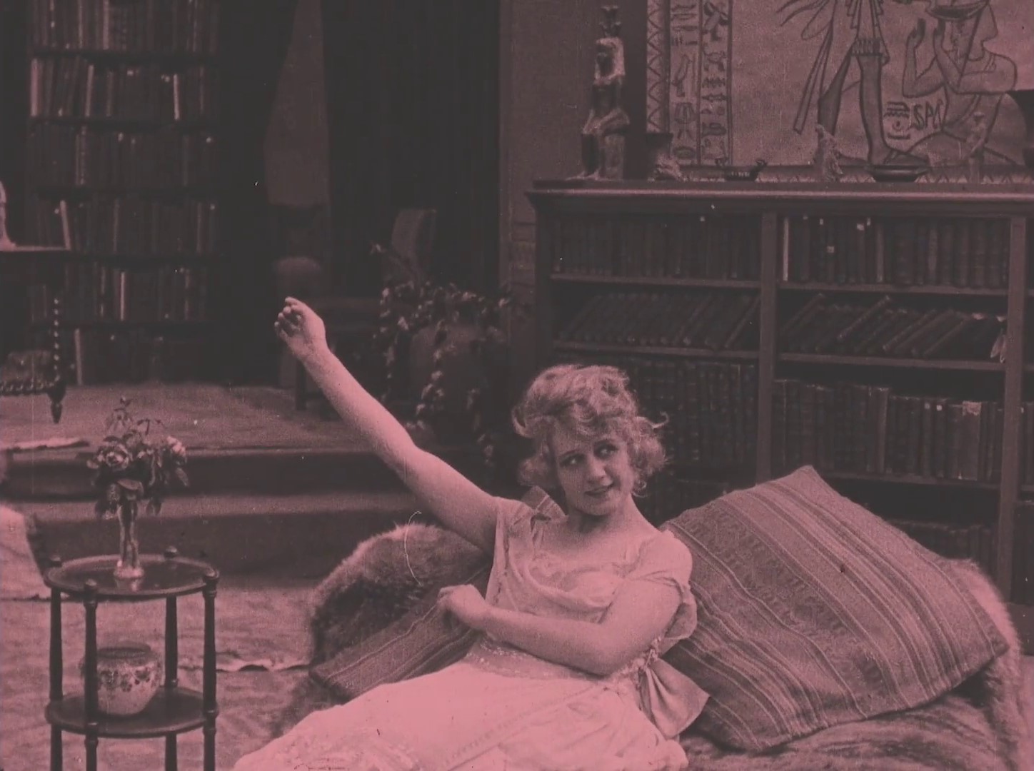 Andrée Brabant dans La cigarette (1919) de Germaine Dulac