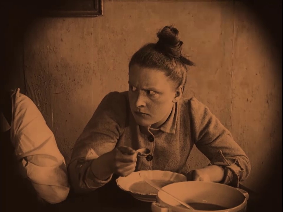 La comédienne Henny Porten dans Kohlhiesels Töchter (Les filles de Kohlhiesel, 1920) d'Ernst Lubitsch