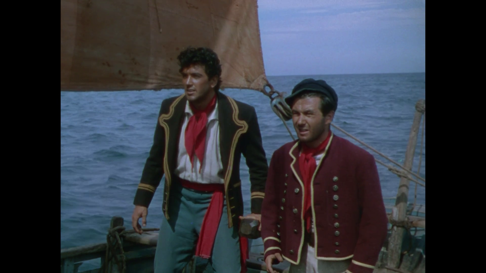 Rock Hudson et Bryan Forbes dans le film d'aventures Sea devils (La belle espionne, 1953) de Raoul Walsh