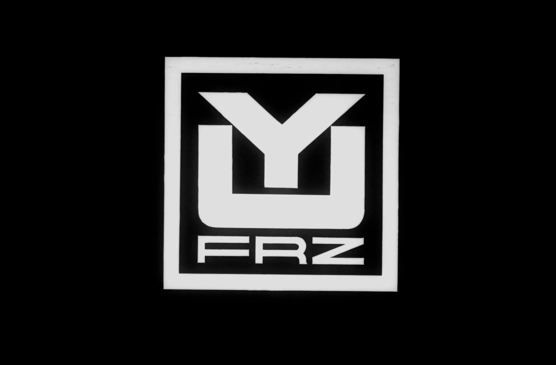 Logo de la firme FRZ dans le générique du film Zaseda (L'embuscade, 1969) de Živojin Pavlovic