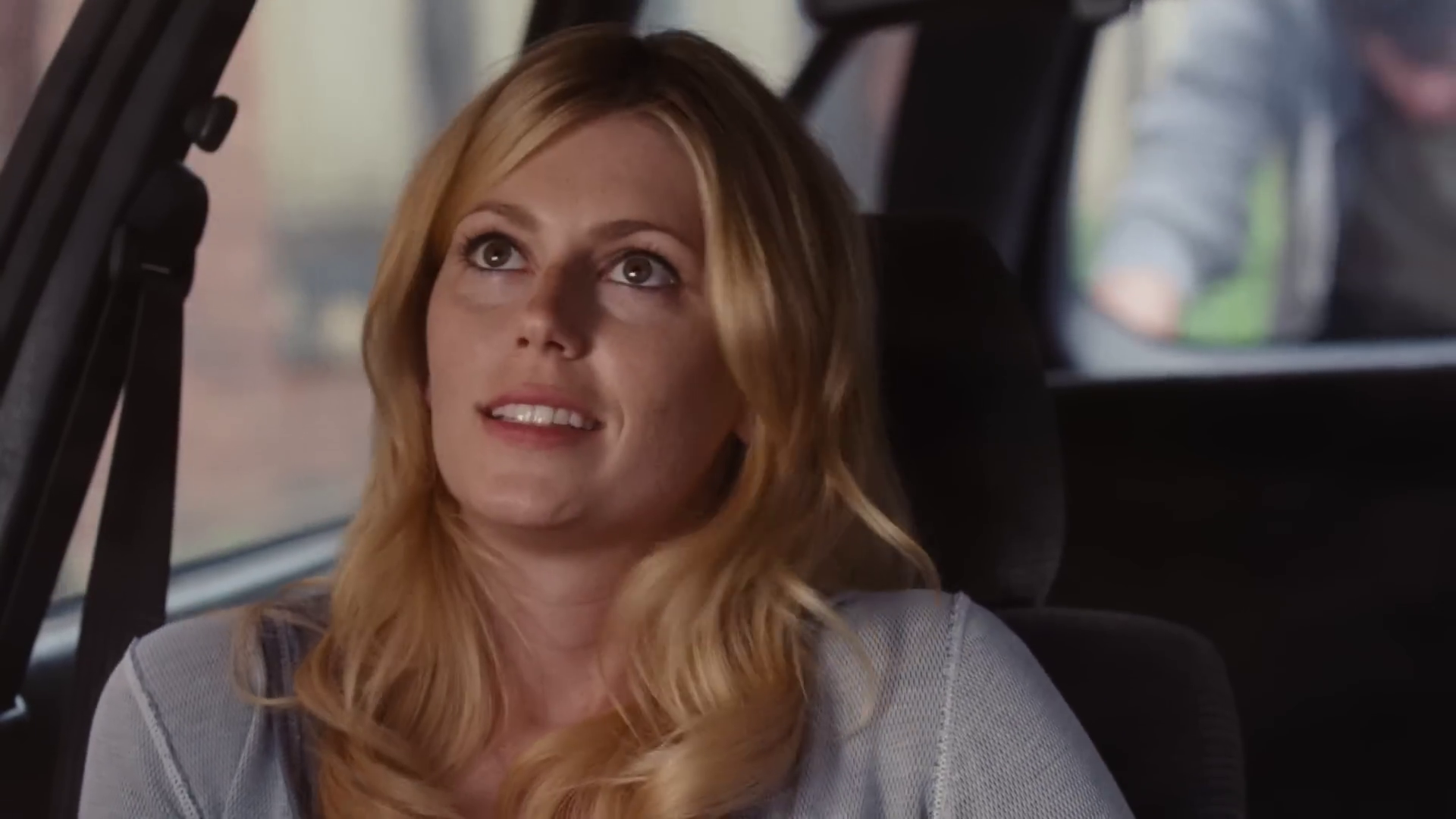 Diora Baird dans le film Riddle (L'énigme, 2013) de Nicholas Mross et John O. Hartman