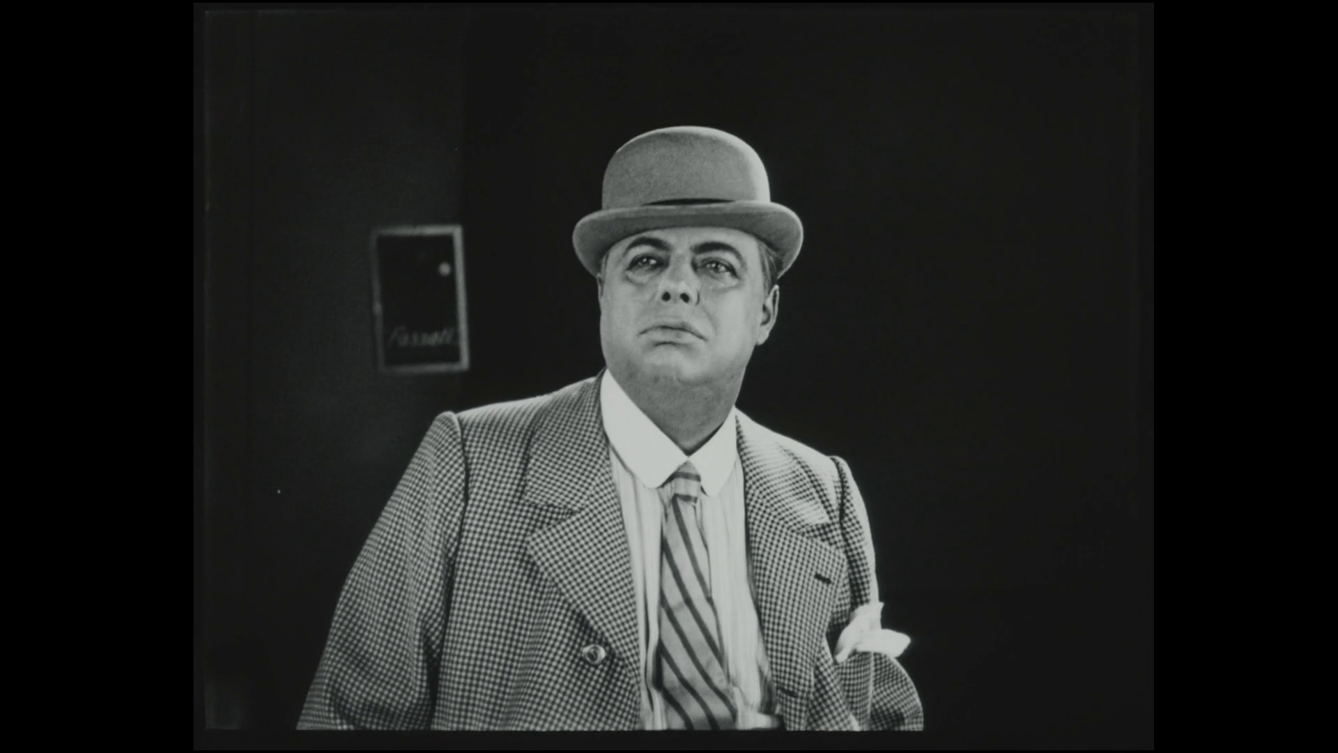 L'acteur Yvonnek dans le film français Souris d'hôtel (1929) d'Adelqui Millar