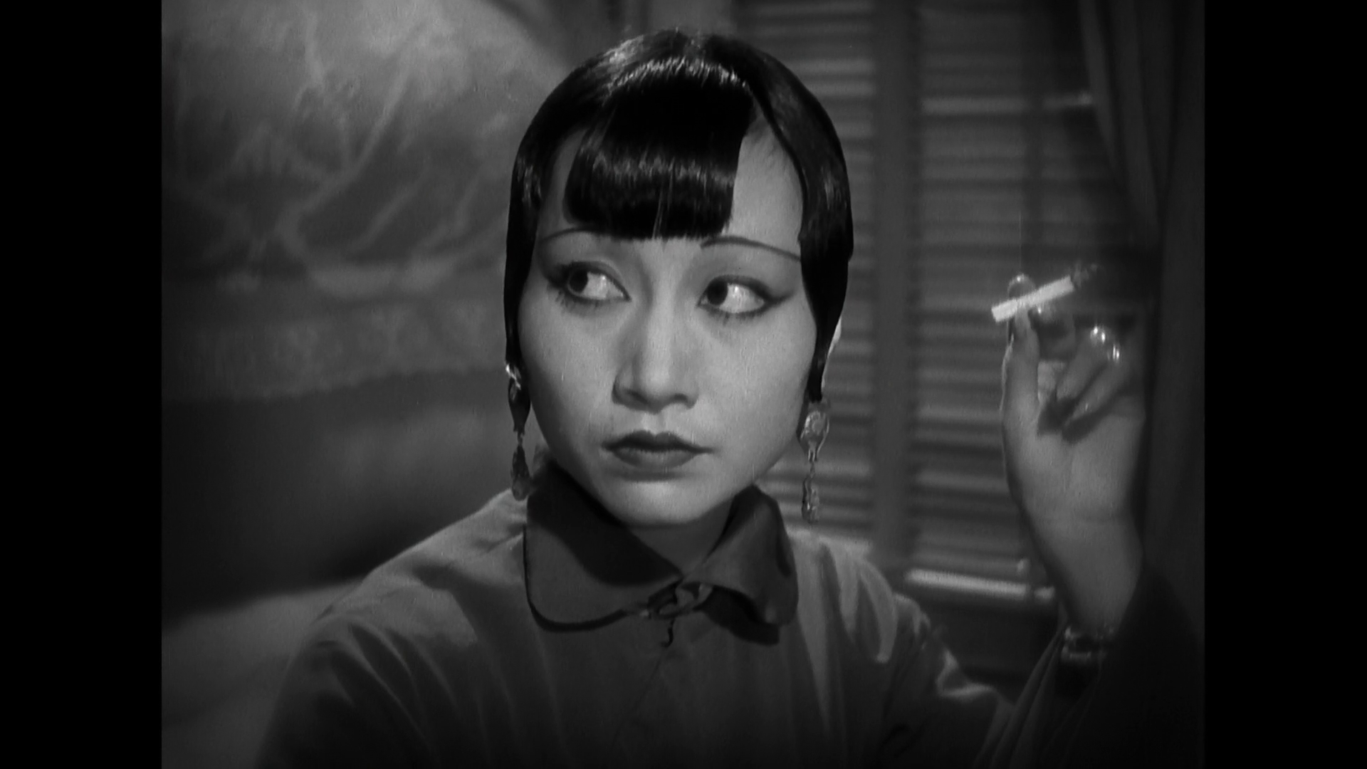 L'actrice Anna May Wong dans le film américain Shanghaï express (1932) de Josef von Sternberg