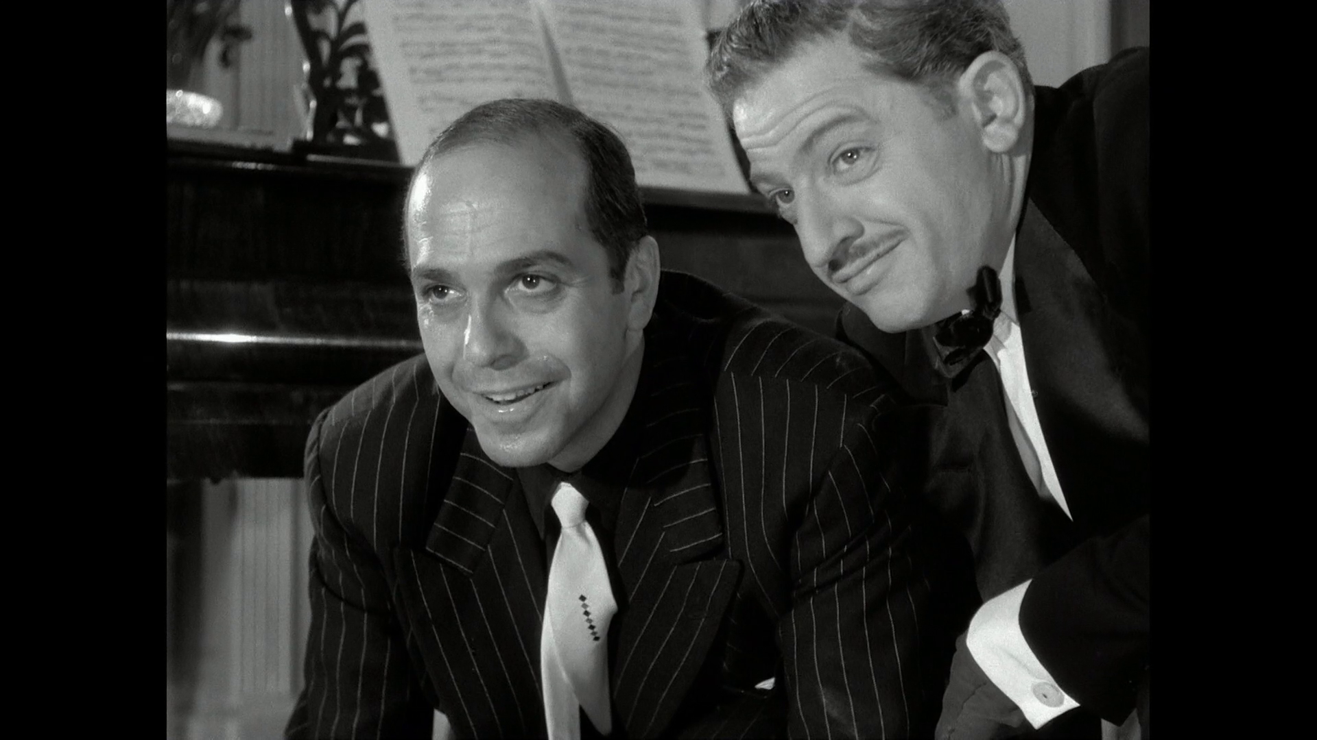 Robert Manuel et Jules Dassin (sous le nom de Perlo Vita) dans le film Du rififi chez les hommes (1955) de Jules Dassin