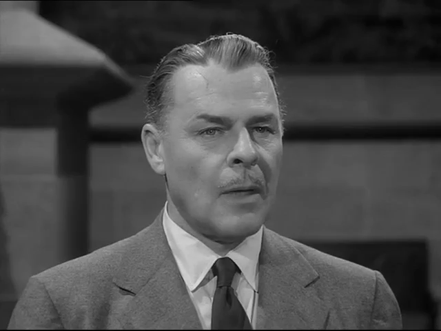 Brian Donlevy dans Quatermass 2 (La marque, 1957) de Val Guest