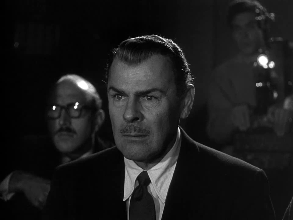 Brian Donlevy dans The Quatermass Xperiment (Le monstre, 1955) de Val Guest